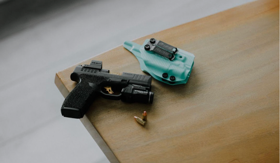 Light It Up: Complete Guide to Weapon Light-Bearing Holsters for Tactical Readiness